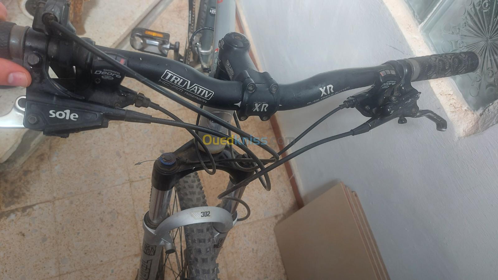 Velo VTT taille M 