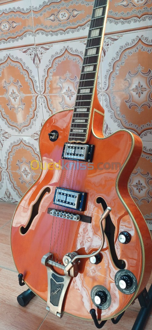 Guitare Epiphone emperor swingster neuve. 