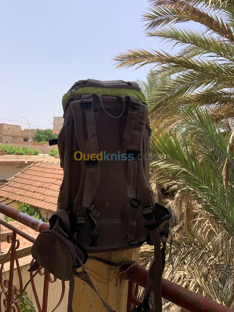 Sac a dos Camping FORLCLAZ 40L QUECHUA  حقيبة الخييم و السفر 