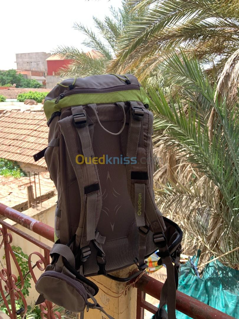 Sac a dos Camping FORLCLAZ 40L QUECHUA  حقيبة الخييم و السفر 