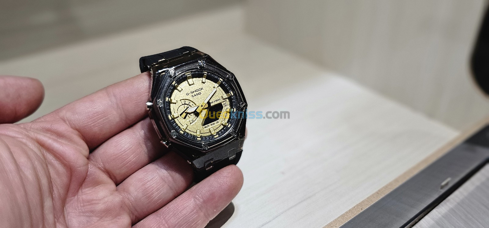 Montre Casio G-Shock bracelet silicone Noir fond doré