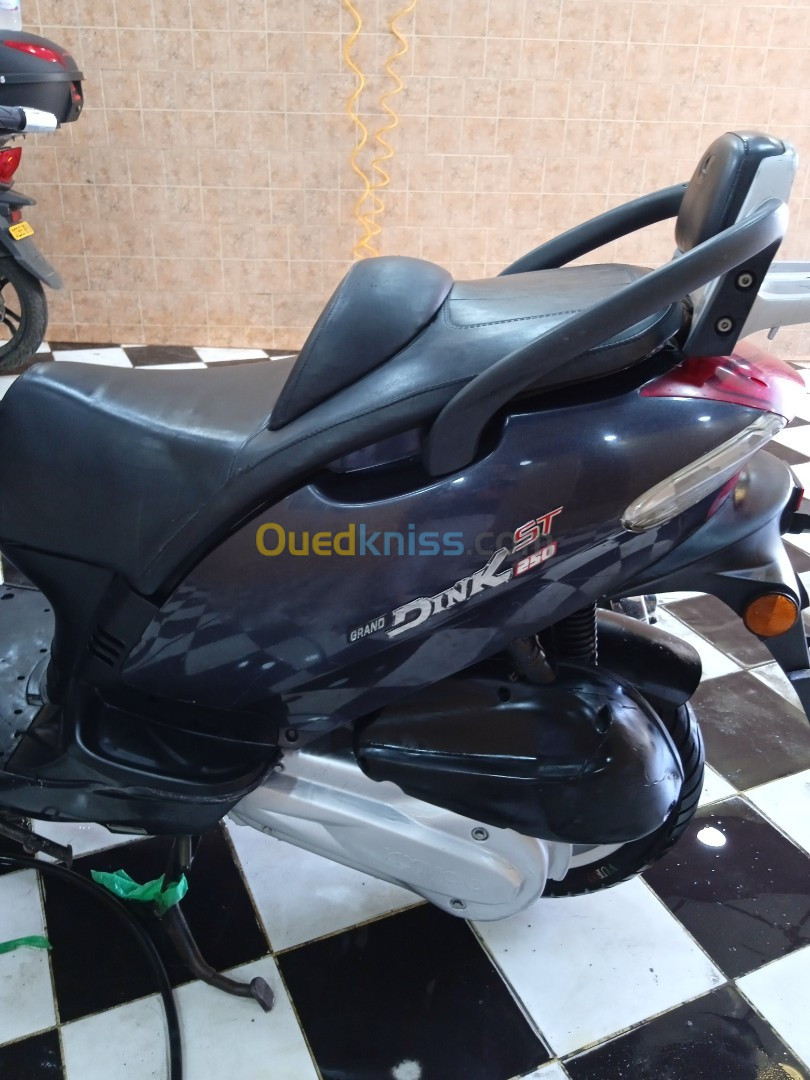 Kymco St dink 250cc 250cc بطاقة رمادية 2010