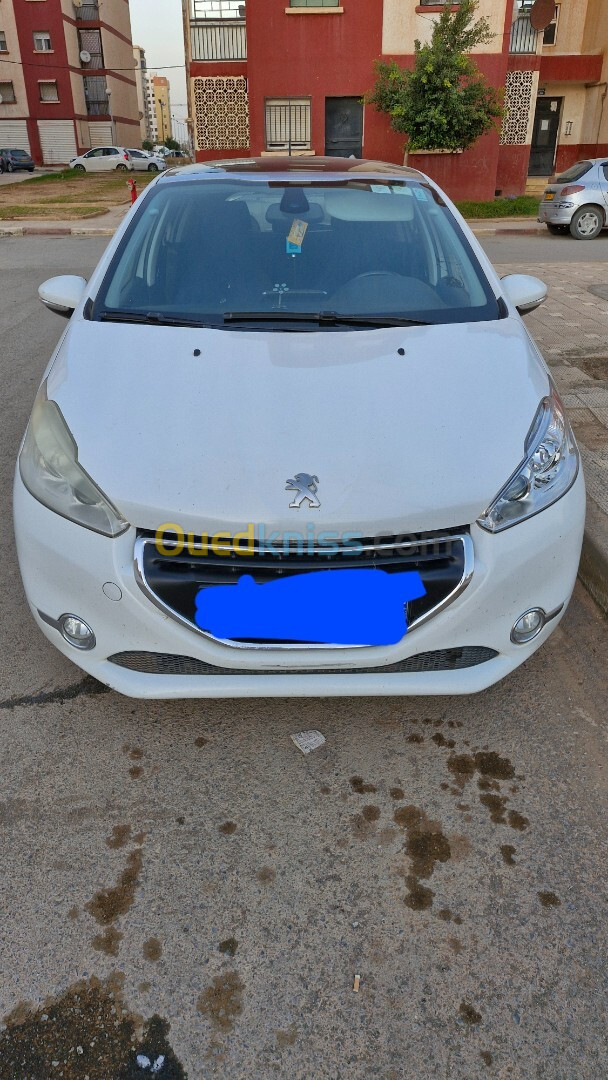 Peugeot 208 2015 Allure