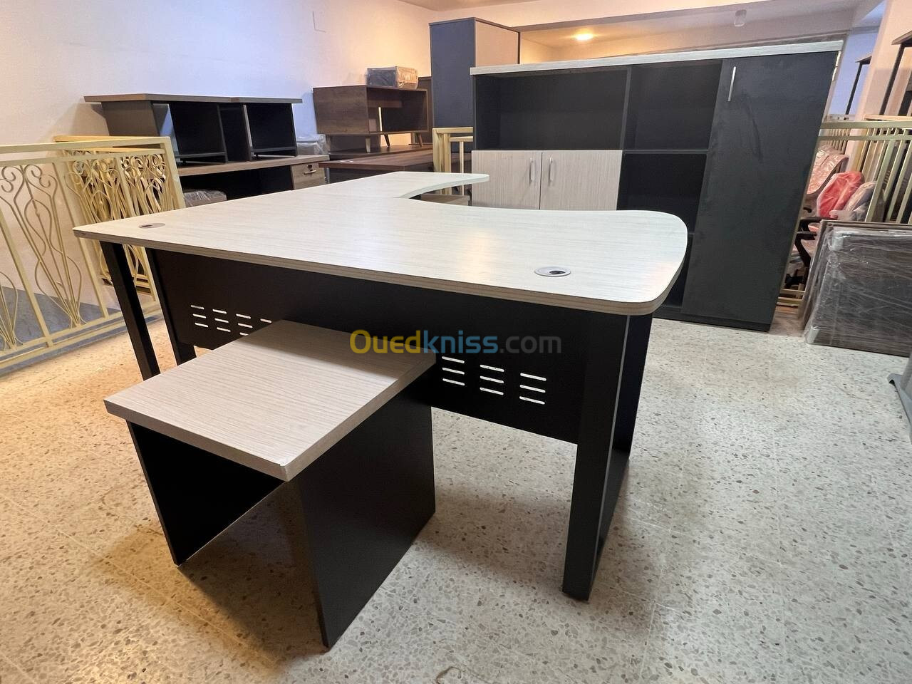 Ensemble de bureau ovale 1.60M pieds métallique (avec caisson retour + bahut + table basse)