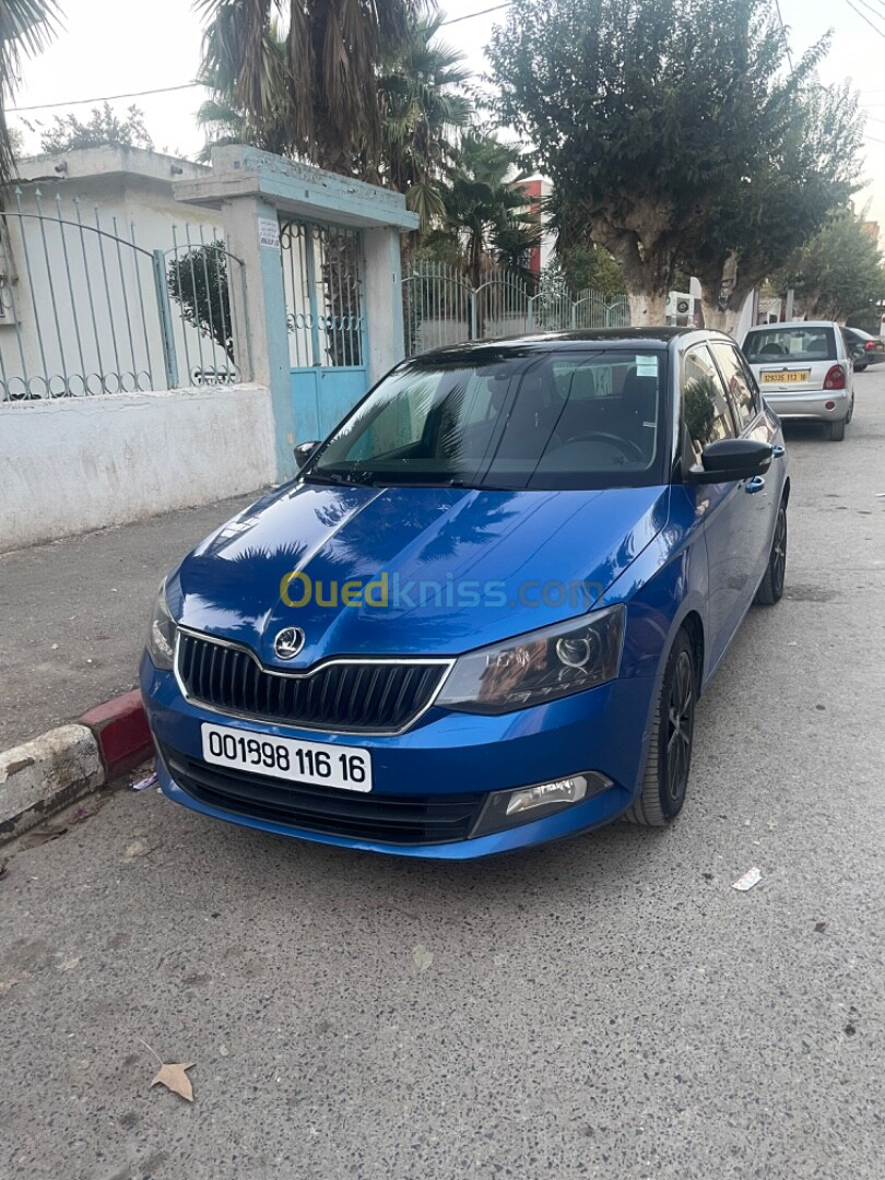 Skoda Fabia 2016 Style (avec toit panoramique)