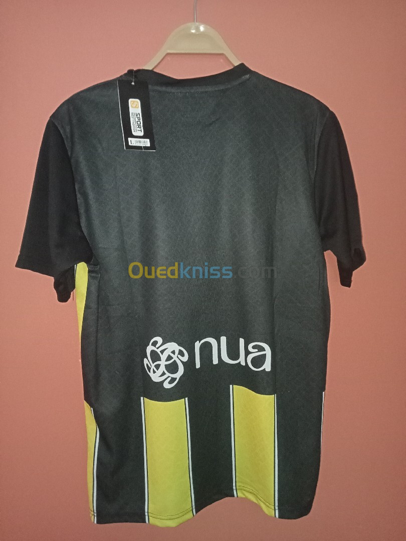 T_shirt: ITTIHAD