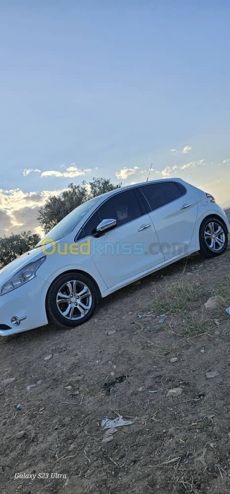 Peugeot 208 2015 