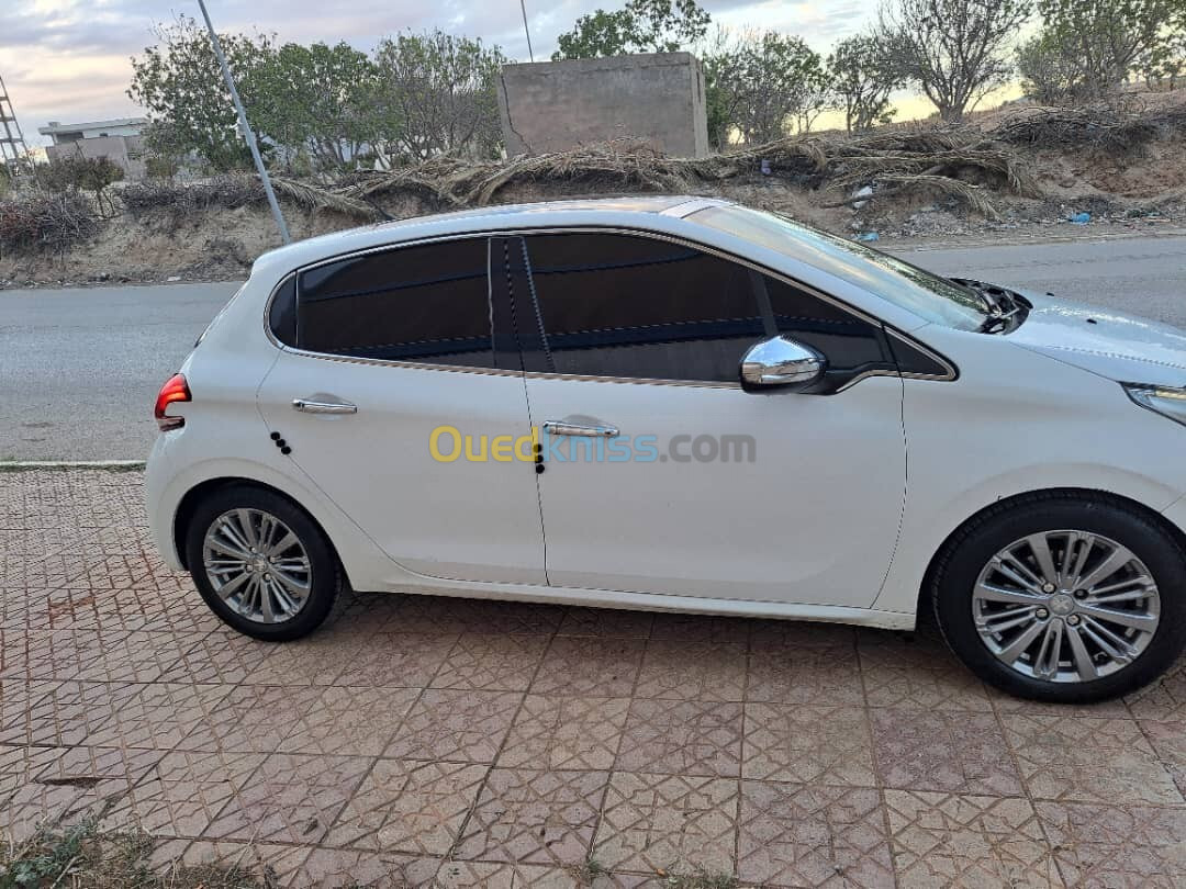 Peugeot 208 2015 Allure Facelift