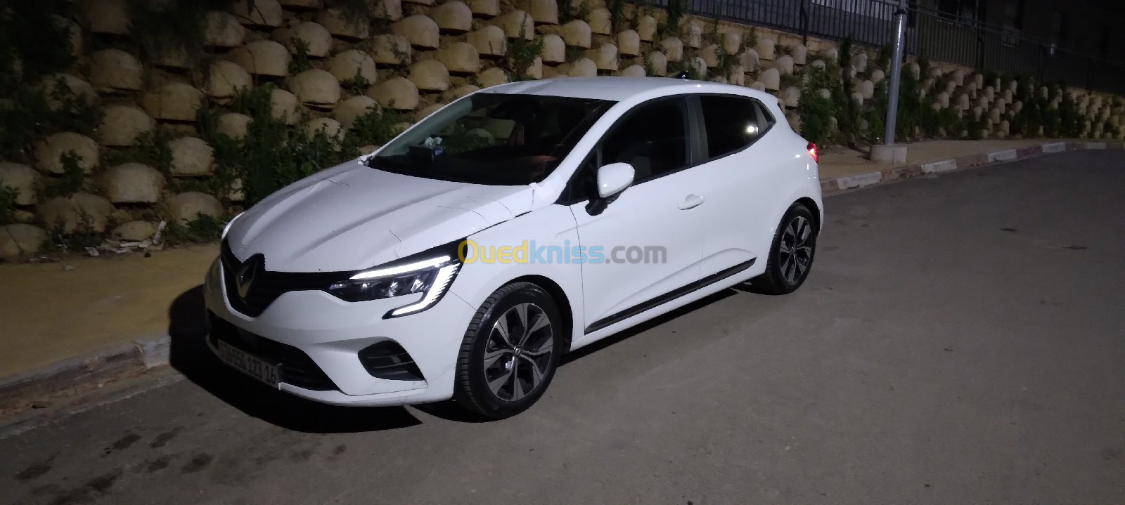 Renault Clio 1.0 tce esence 2023 1