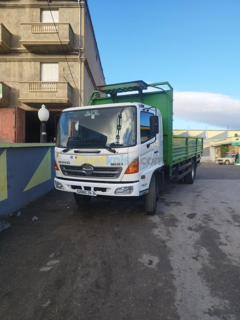 HINO Camion Hino 1521 2014