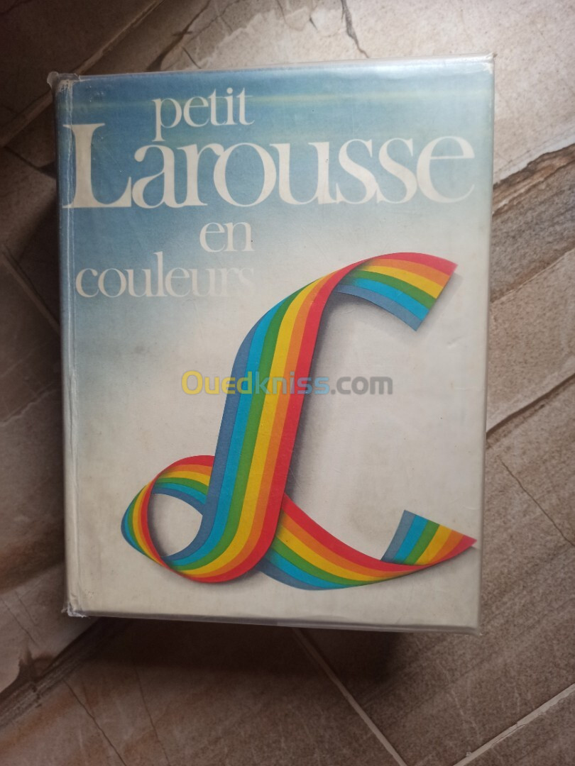 Dictionnaire le Larousse en couleurs 