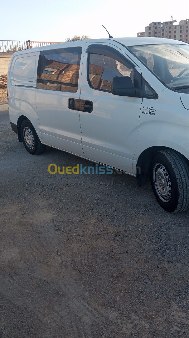 Hyundai H1 2010