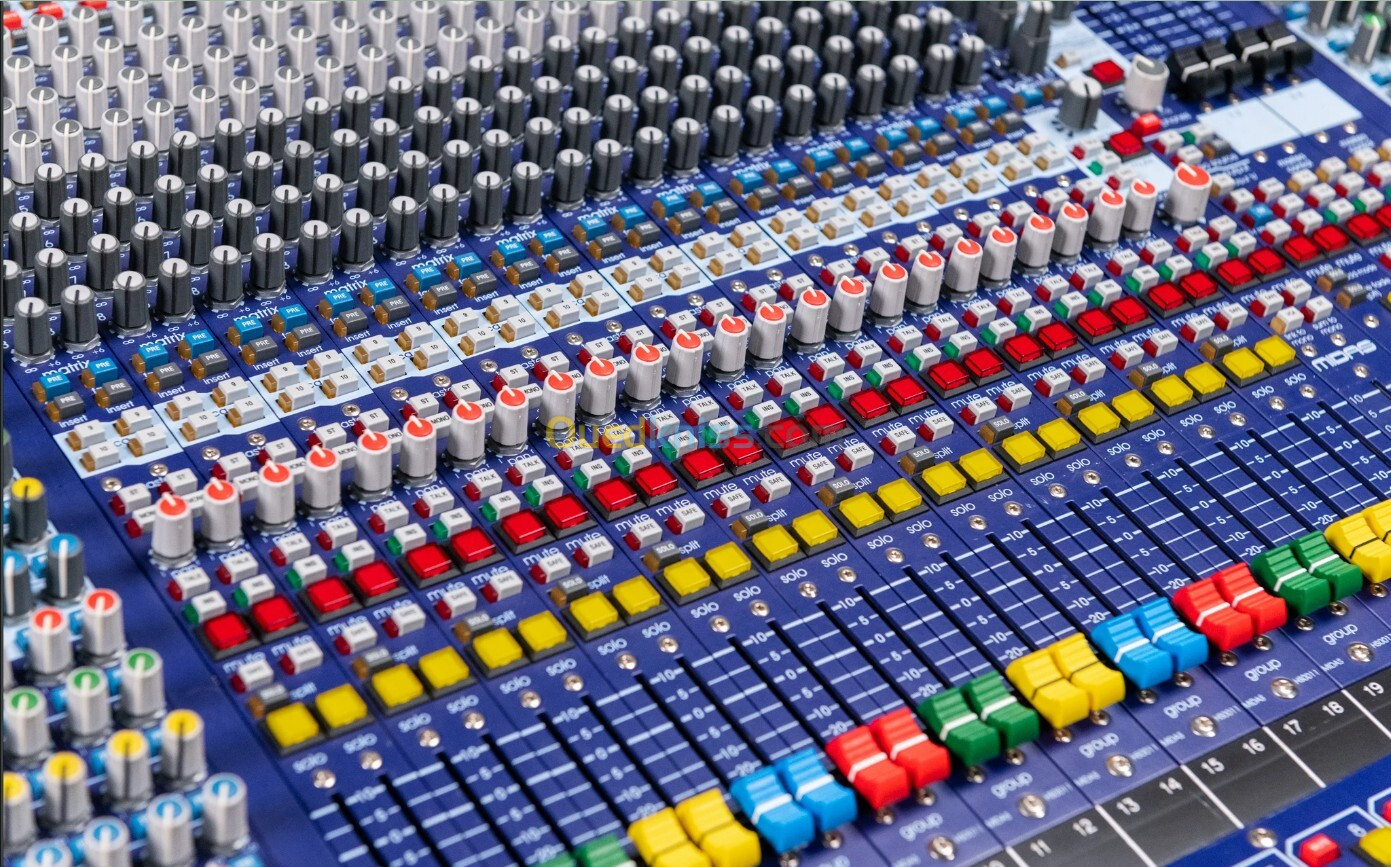 Table de Mixage MIDAS Heritage 3000 - 44+4S entrées-24 Auxiliaires