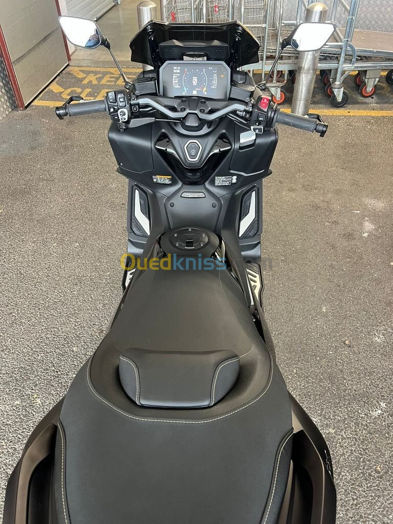 Yamaha Tmax 2024 teck 560 Tmax 2024 tech 560 2024