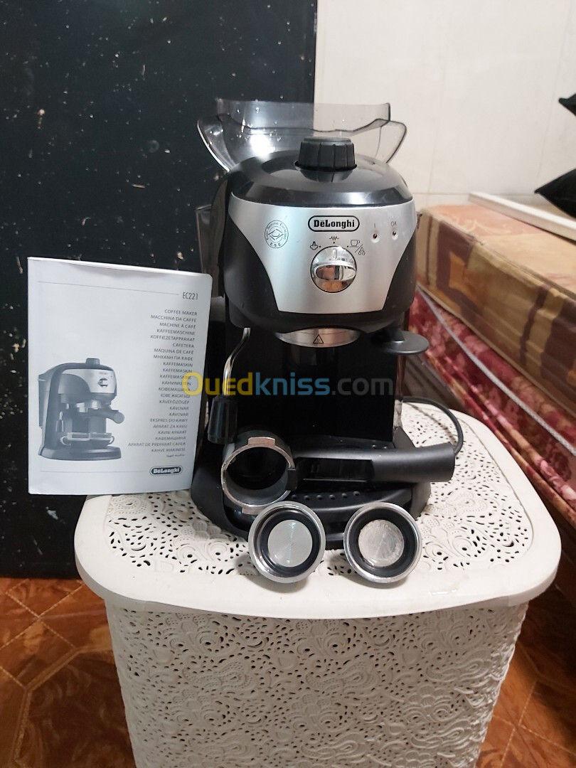 De'Longhi EC221.B Machine à Espresso Solo Pompe, Noir,1L