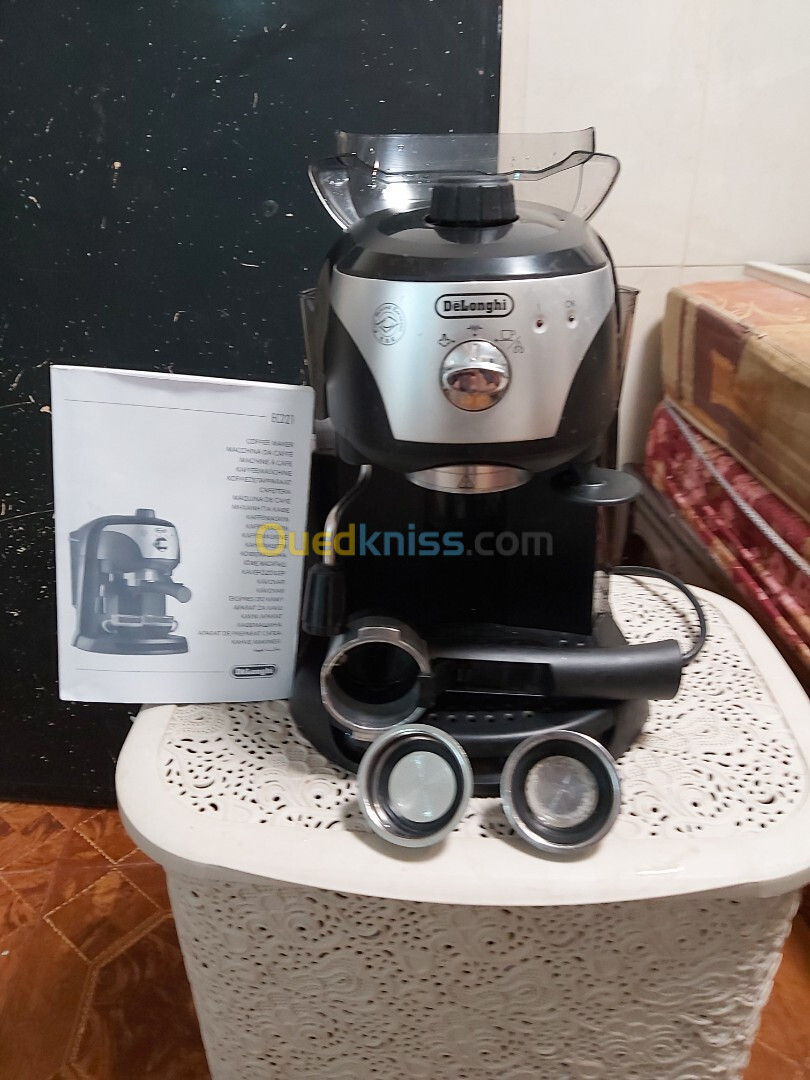 De'Longhi EC221.B Machine à Espresso Solo Pompe, Noir,1L