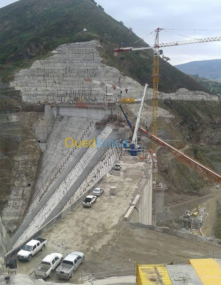 Conducteur de grue mobile et conducteur de grue sur chenilles 