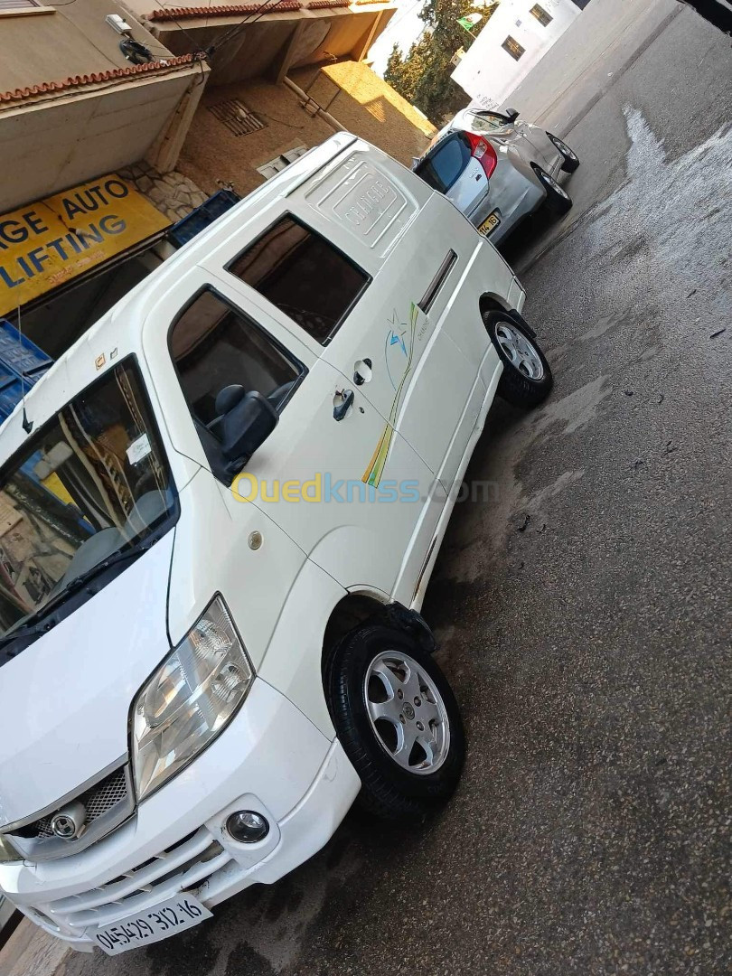 Changan شونڨ 5 بلاص 2012 شونڨ 5بلاص 1,1