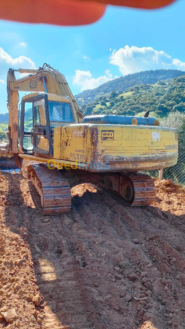 Komatsu 210 بوكلا 1995