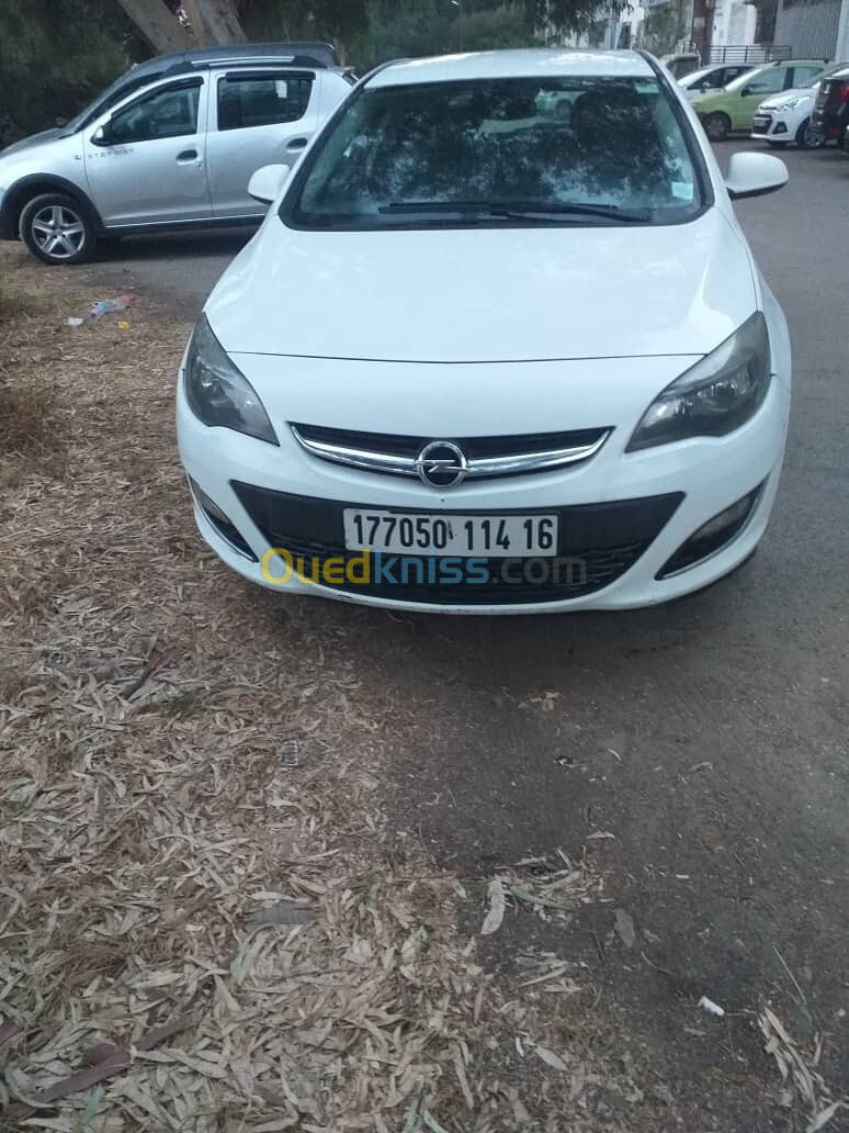 Opel Astra 2014 COSMO