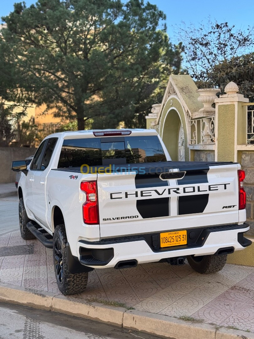 Chevrolet SILVERADO RST 2023 