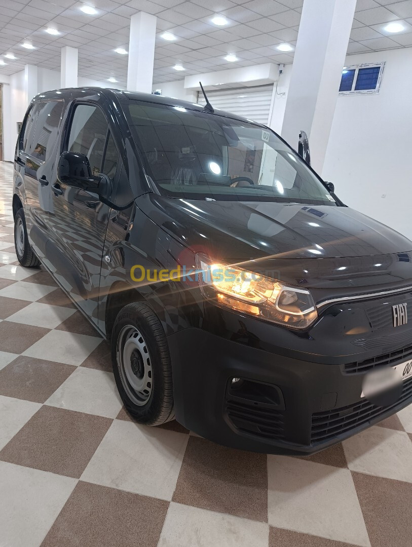 Fiat Doblo 🇮🇹 italy 2024 Doblo noir cinéma