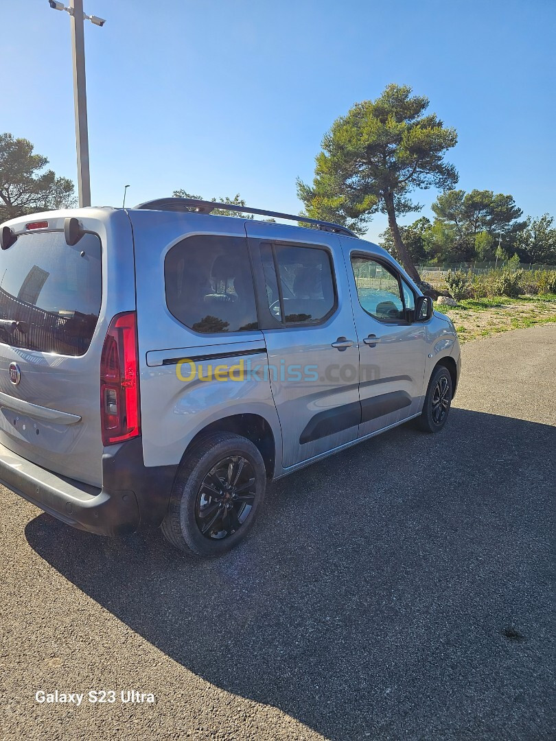 Fiat Doblo 2024 Blak blak