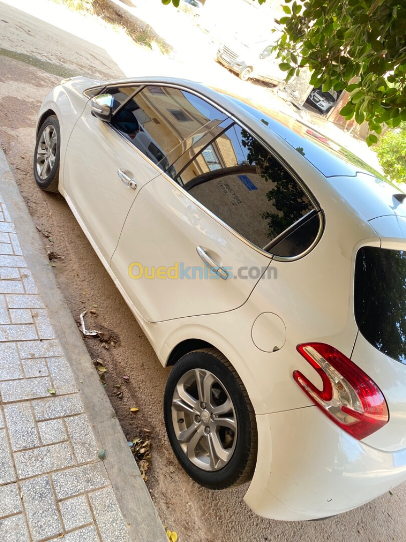 Peugeot 208 2014 Allure