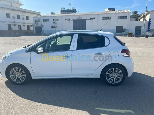 Peugeot 208 2017 Allure Facelift