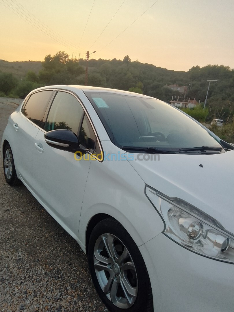 Peugeot 208 2011 hd allure