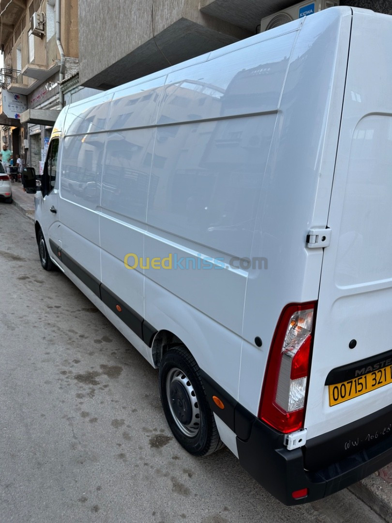 Renault Master 3 panneaux 2021