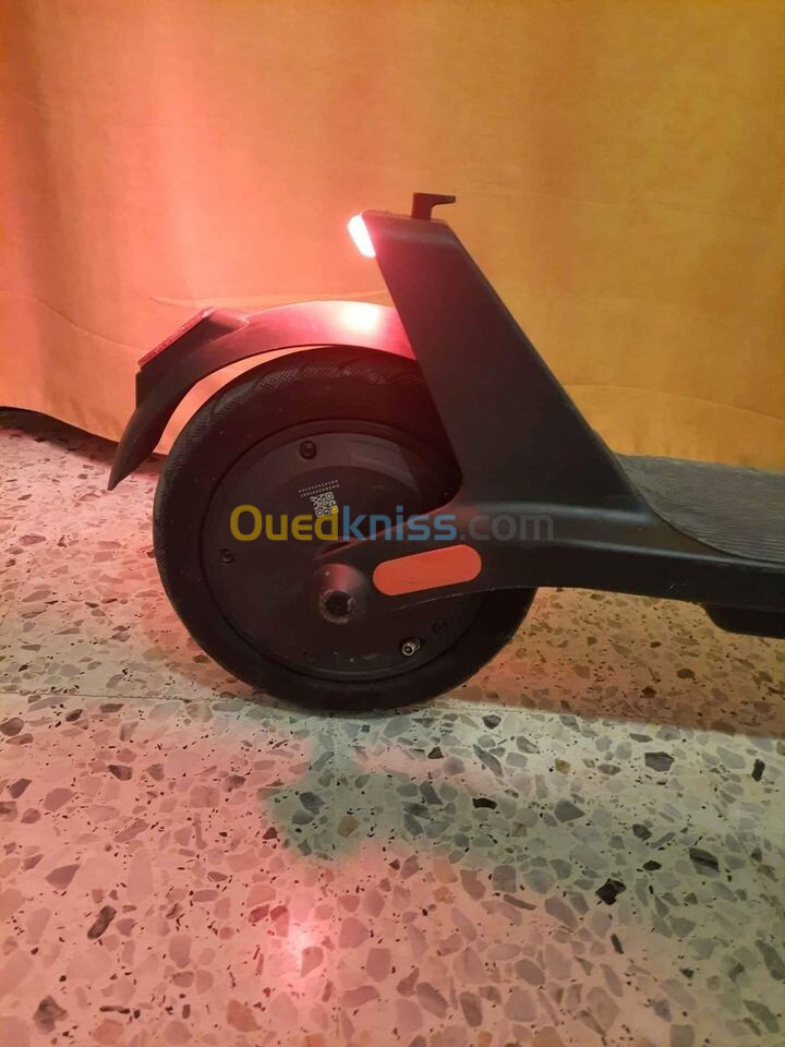 Trotinette Xiaomi 4 Lite 2eme Génération