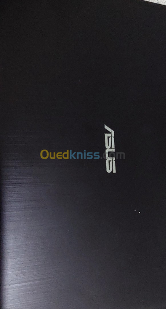 Asus i7 7eme Ram 8Go Disque 1To carte graphics Amd  Radeon 