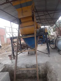 Machine de fabrication de hourdis, parpaing et bordures de trottoirs