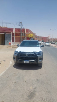 voitures-toyota-hilux-2022-reggane-adrar-algerie