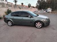 moyenne-berline-renault-megane-2-2005-constantine-algerie