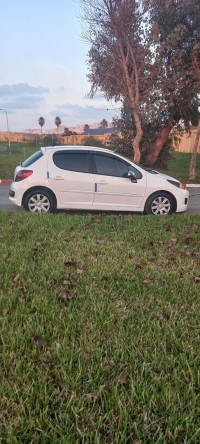 voitures-peugeot-207-2012-khraissia-alger-algerie