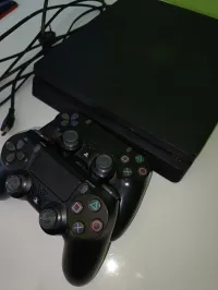 Ps4 slim 1TB 2 manette 