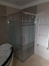 Cabine de douche et baignoire sur mesu