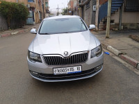 voitures-skoda-superb-2015-elegance-djebahia-bouira-algerie