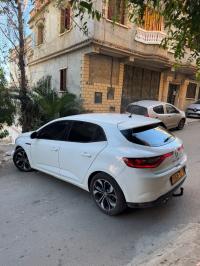 سيارات-clio-megane-2017-بئر-مراد-رايس-الجزائر