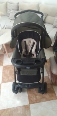 Poussette Chicco et siège auto chicco