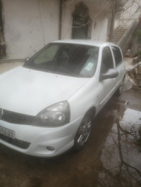 voitures-renault-clio-campus-2013-annaba-algerie