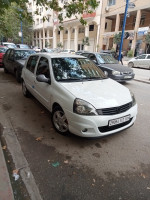 voitures-renault-clio-campus-2012-bye-bouira-algerie