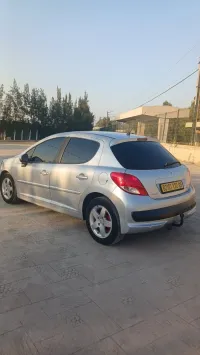 Peugeot 207 2012 Fennec
