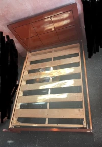 Lit et table de nuit coiffeuse 