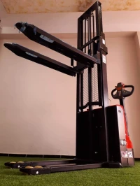 Gerbeur semi électrique Heli