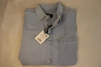 Chemises en jean pull and Bear 