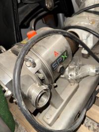 صناعة-و-تصنيع-pompe-a-lobes-spx-dw-301720-motoreducteur-nord-plus-bouchonneuse-semi-auto-الدويرة-الجزائر