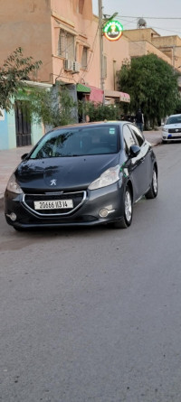 voitures-peugeot-208-2013-allure-sougueur-tiaret-algerie